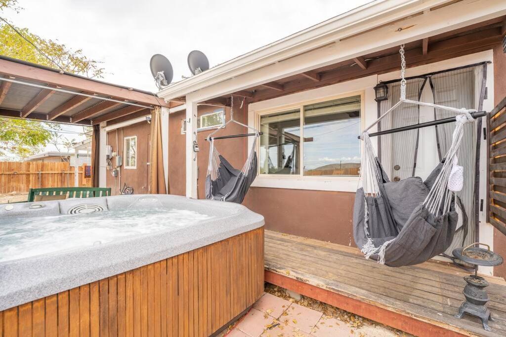 הוילה ג'ושואה טרי Palm Vista Retreat *Hot Tub/Cowboy Pool/Hammocks* מראה חיצוני תמונה